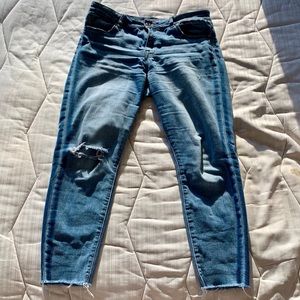 Adorable ankle cut jeans